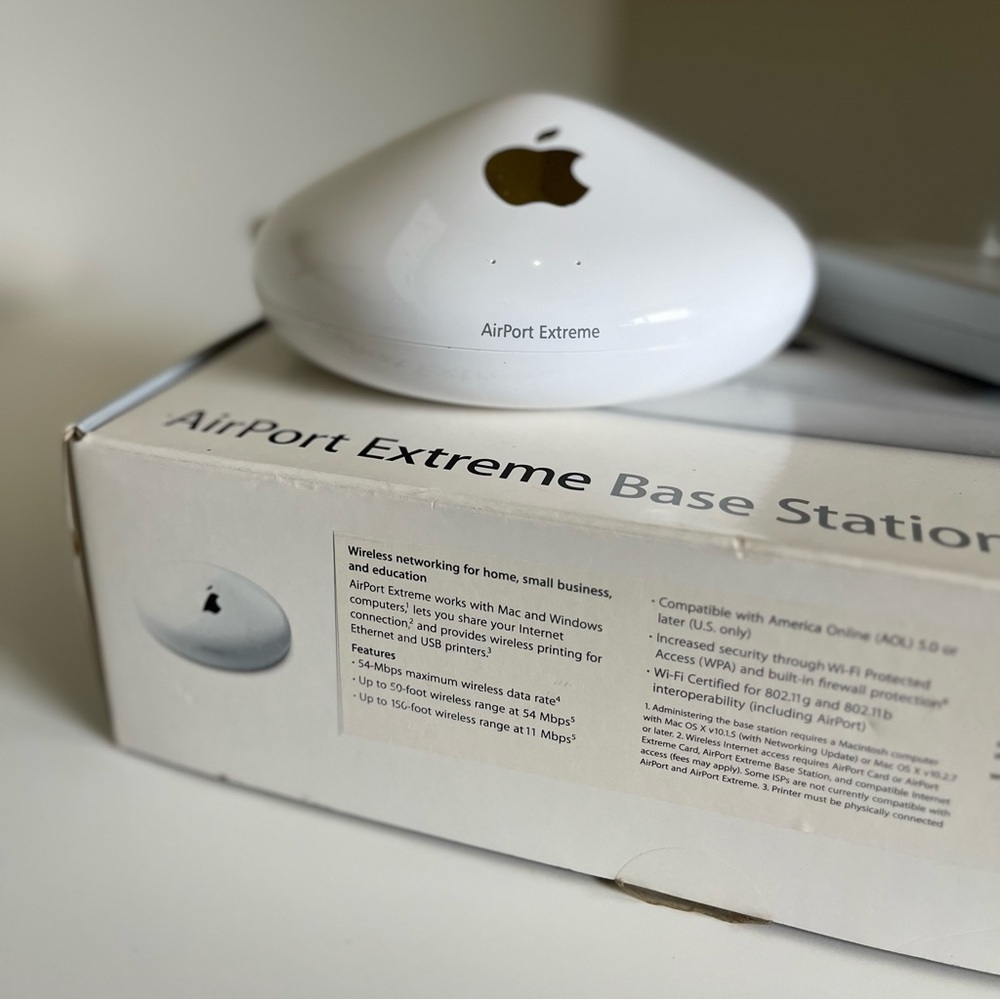 Apple AirPort Extreme base station